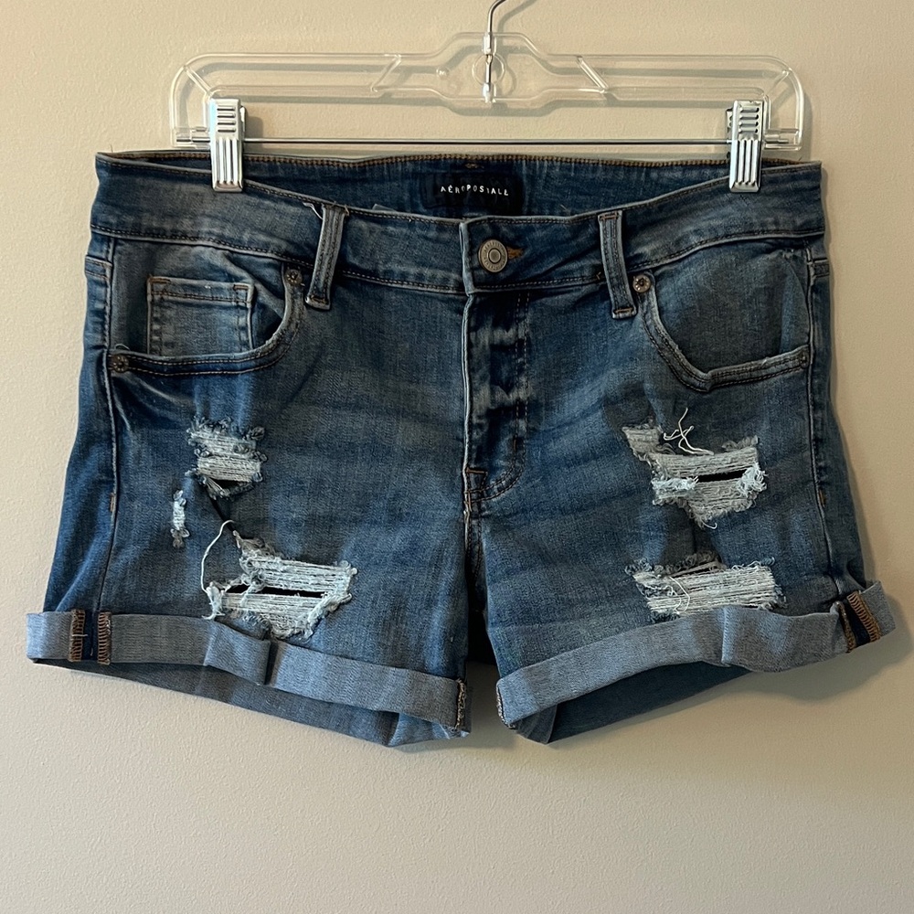Aeropostale Low-Rise Midi Jean Shorts. NWOT